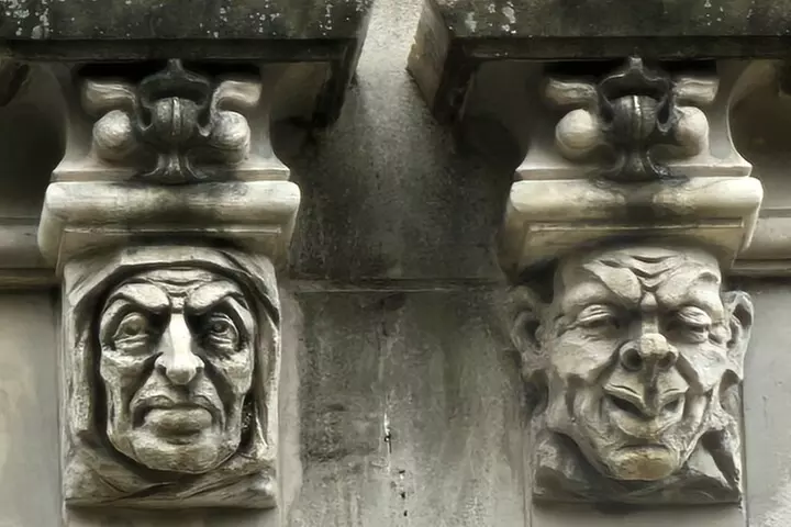 Walking Tour Along the San Antonio Riverwalk And Around Downtown