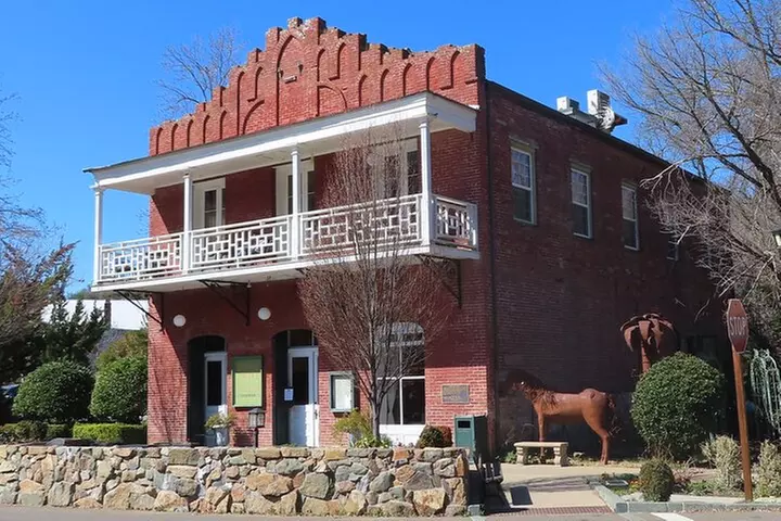 A Highway 49 Drive: A Self-Guided Audio Tour from Placerville to Ja...