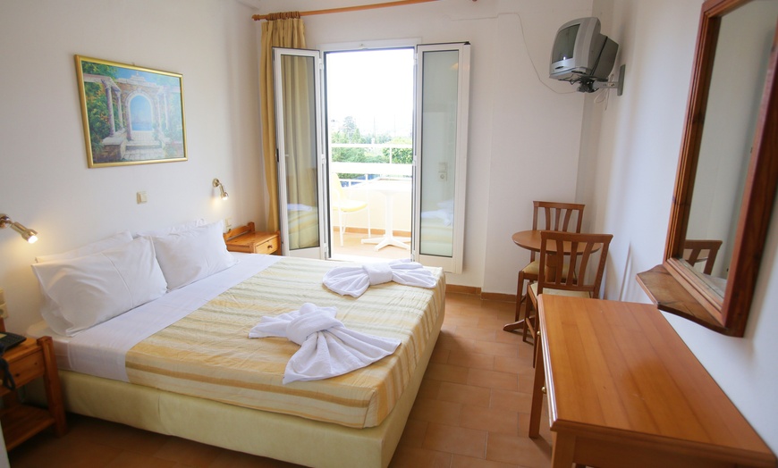 Image 3: ✈ CRETA | Malia - Anastasia Hotel 3* - Centro città
