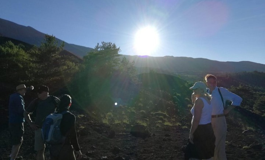 Image 1: Tour a piedi al tramonto sull'Etna per piccoli gruppi