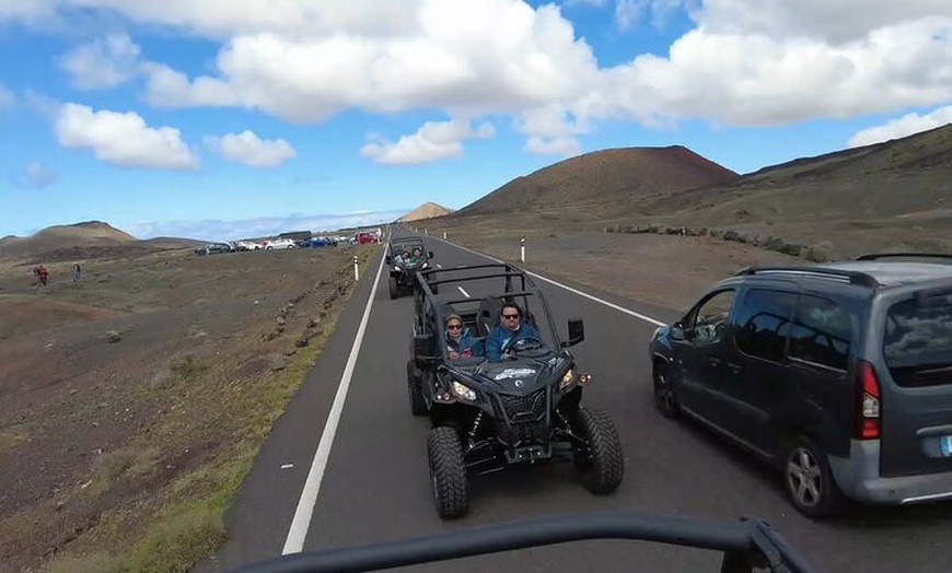 Image 10: Paseo guiado por carretera en buggy por el volcán en Lanzarote
