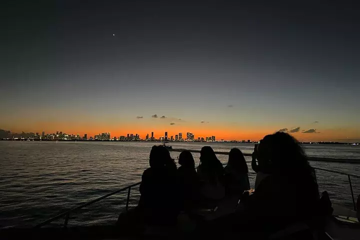 Miami Boat & Yacht for Day or Sunset Tour Cruise with Captain