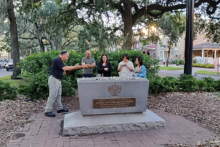 Behind the Plaques - 2 Hour Historical Walking Tour in Savannah