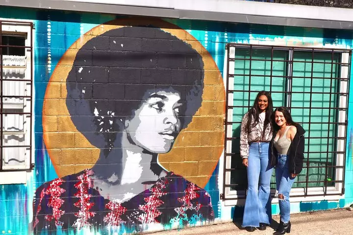 Austin Murals & Mimosas Roofless Party Bus Tour