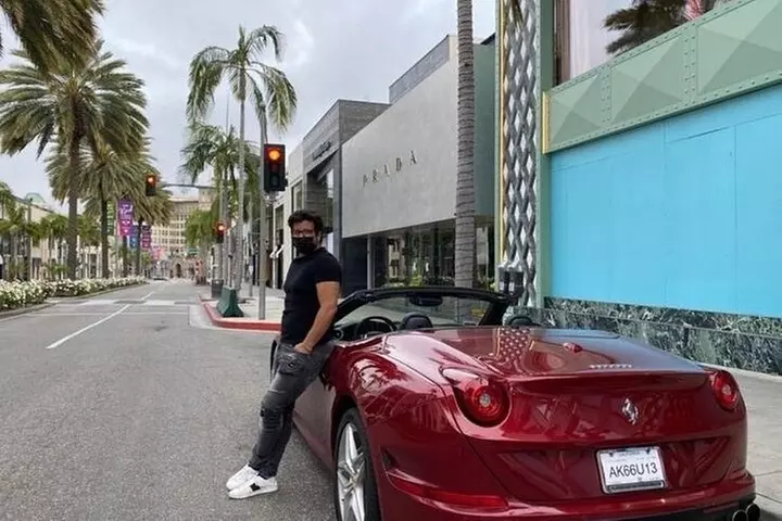 50-Minute Driving Tour: Explore Hollywood Sign in a Ferrari