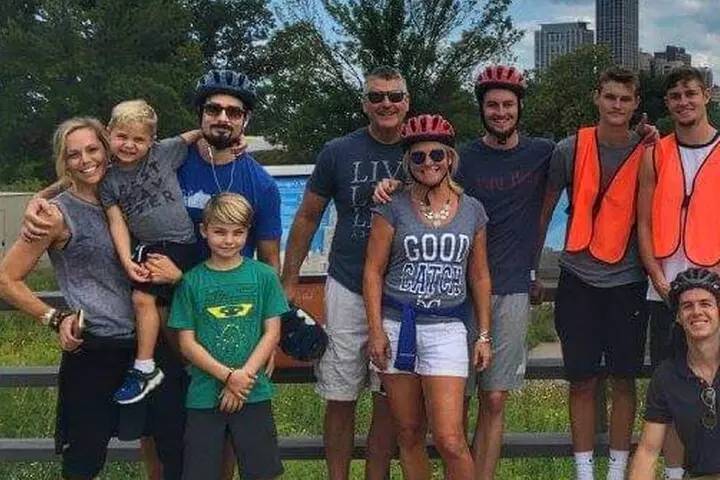Chicago Family Food and Bike Tour with Top Attractions