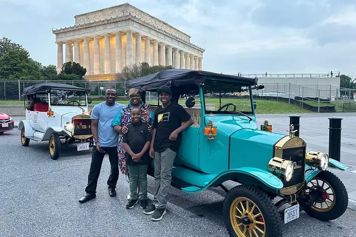 Washington DC Sightseeing Tour by Electric cart or Vintage Car
