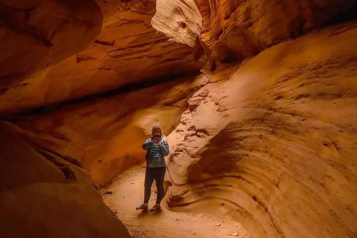 Peekaboo Slot Canyon 4WD Tour