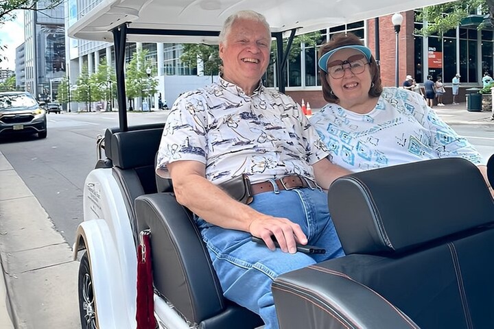 Charlotte:Historical Southern Elegance Guided Tour by Vintage Car