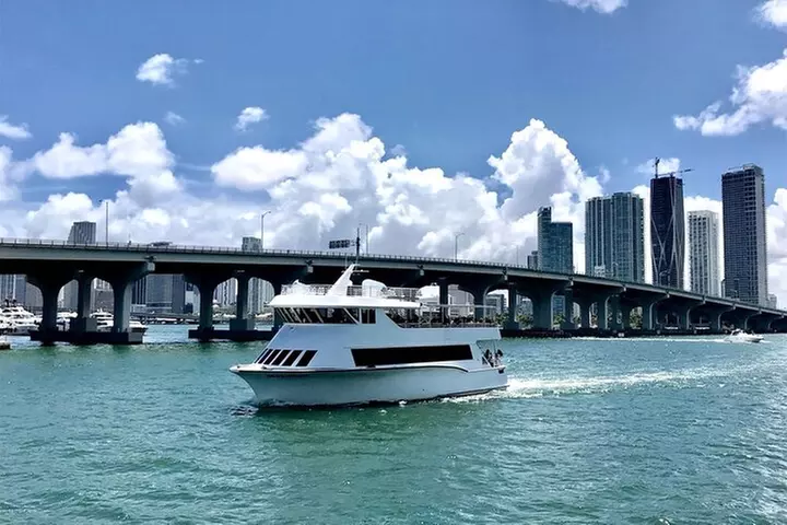 Miami and Bayside 90 min Cruise of Celebrity Islands