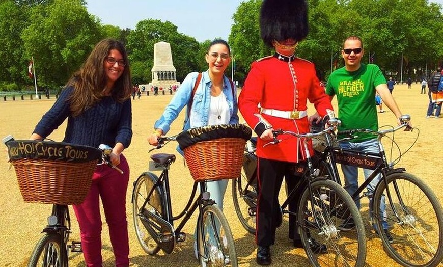 Image 28: Landmarks & Gems: London Bike Ride +Historic Pub +Graffiti