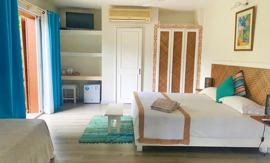 Image 7: ✈ MAURITIUS | Pointe aux Canonniers - Sous Le Badamier 3*, 6 Nächte...