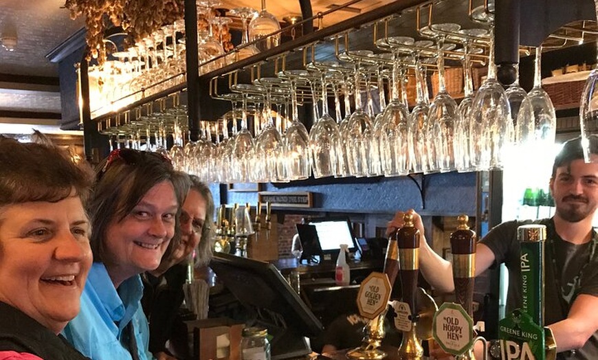 Image 4: Private London Pub Tour in Iconic London Taxi