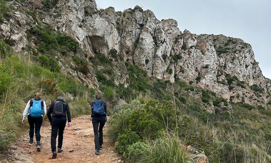 Image 2: Sierra de Tramuntana caminata con pequeño picnic