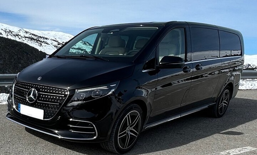 Image 1: Traslado privado de lujo Barcelona- Puerto de Cruceros Tarragona