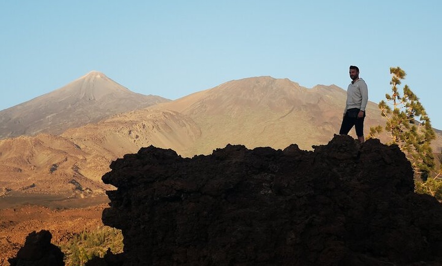 Image 8: Parque Nacional Teide con furgoneta