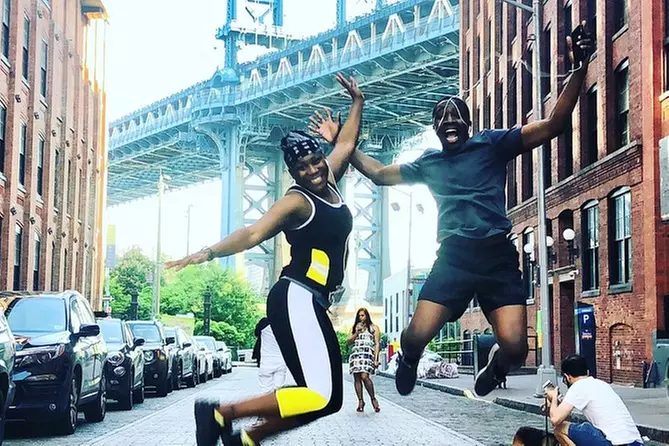NYC Two Bridges and a Bull 5-Mile Sightseeing Running Tour - Primary Image