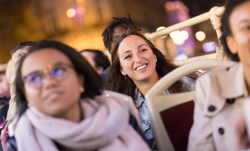 Image 5: Madrid: Visita guiada en vivo de las luces de Navidad de Navibus en...