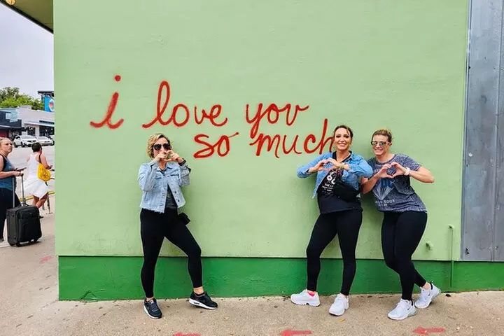 Austin Murals & Mimosas Roofless Party Bus Tour