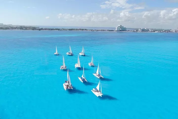 Isla Mujeres tour 12 p.m. Best time Less People - Primary Image