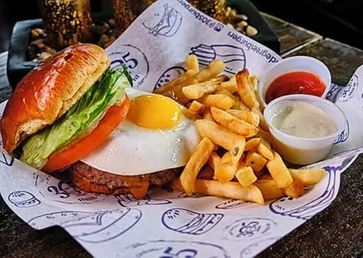 5% Cash Back at 305 Degrees Burgers Hollywood