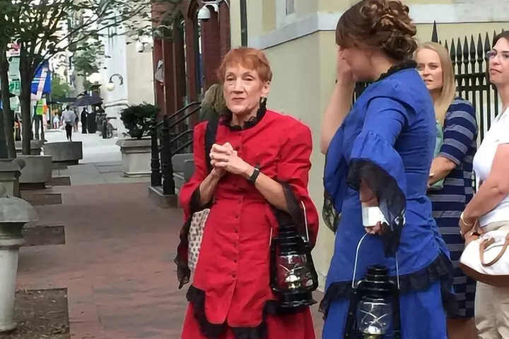 Haunted Nashville Night-Time Walking Tour with Costumed Guide