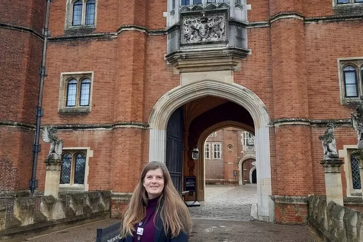 Private tour with an accredited expert guide Hampton Court Palace