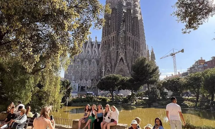 Image 15: Explora la obra maestra de Gaudí con la visita guiada a la Sagrada ...
