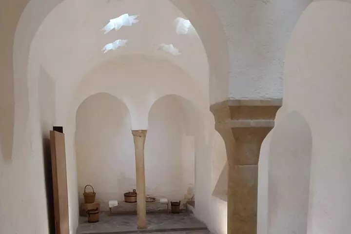 Excursión a pie medieval a Valencia en grupos pequeños con guía local