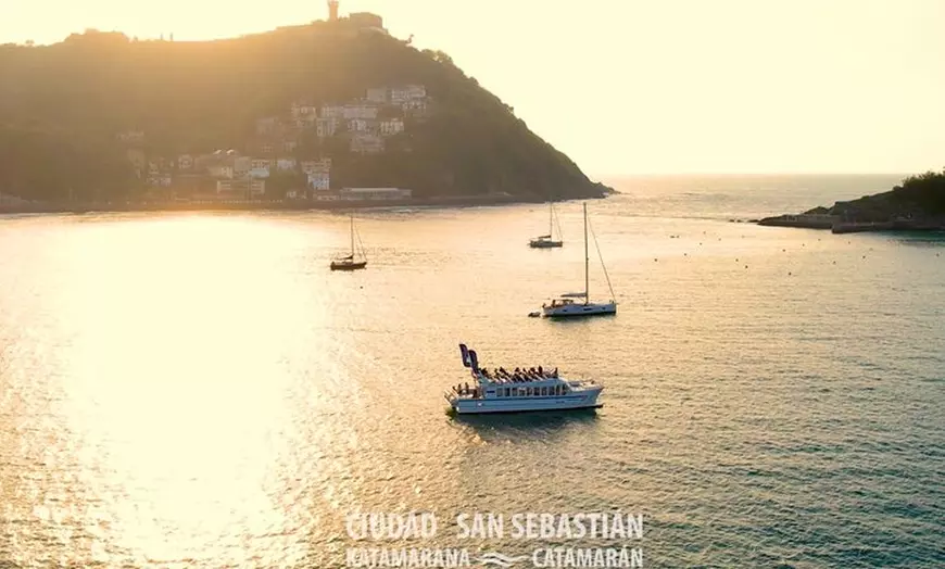 Image 2: Donostia San Sebastián Sunset en Barco desde el Mar