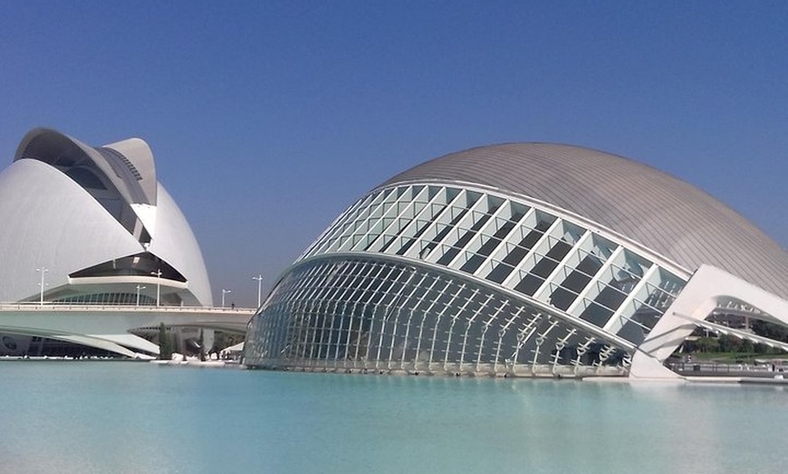 Image 1: La Ciudad de las Artes y las Ciencias en Valencia