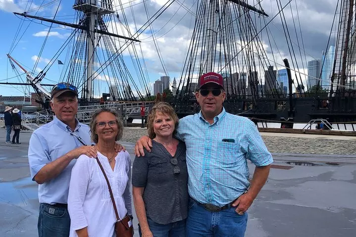 Entire Freedom Trail Walking Tour: Includes Bunker Hill and USS Con...