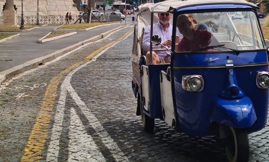 Image 11: Roma a bordo di un'Ape Calessino