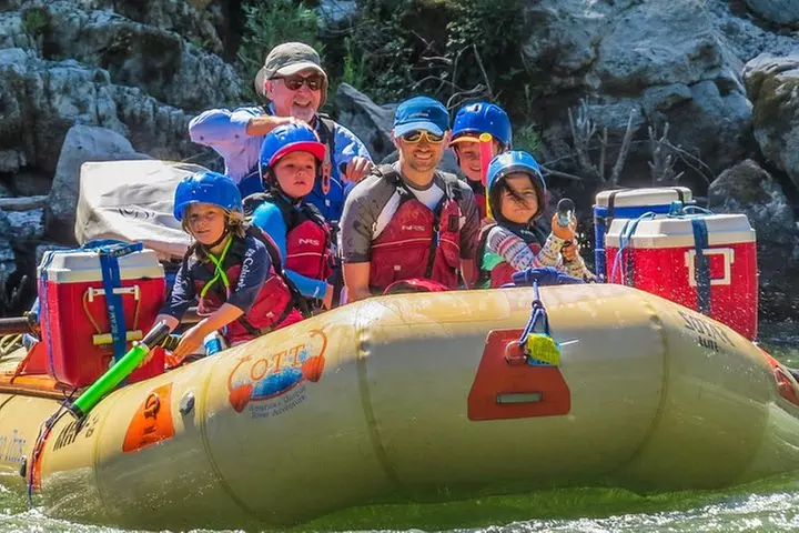 Full-Day Rogue River Hellgate Canyon Raft Tour