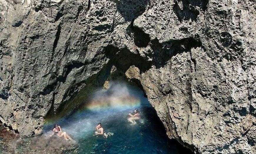 Image 8: 3 Ore Tour in Barca alle Grotte di Santa Maria di Leuca