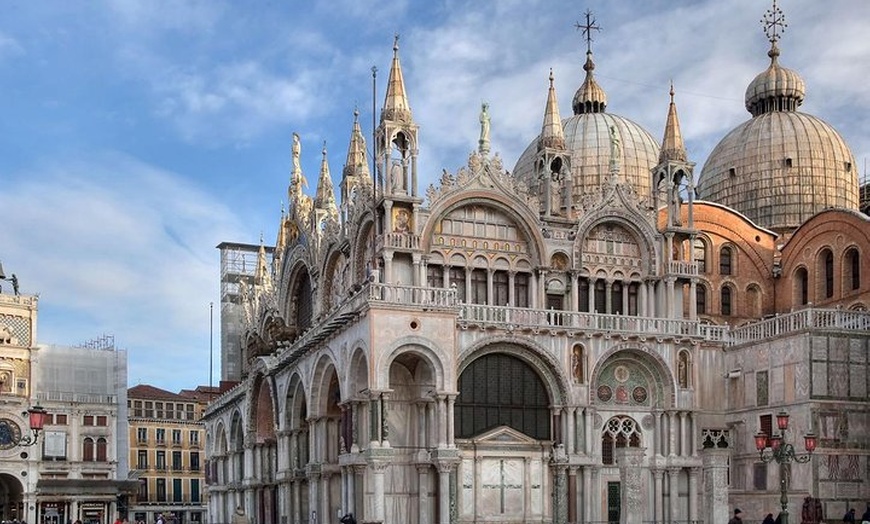 Image 1: Tour di Palazzo Ducale e della Basilica di San Marco a Venezia con ...