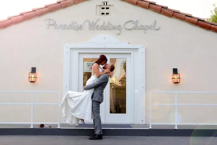 Quickie Las Vegas Wedding at Paradise Wedding Chapel
