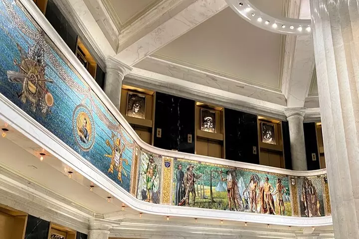 Walking Tour: Historic Chicago Pubs in River North and the Loop