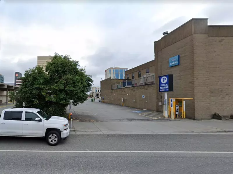 Parking at [5048] 774 W. 5th Ave. Lot