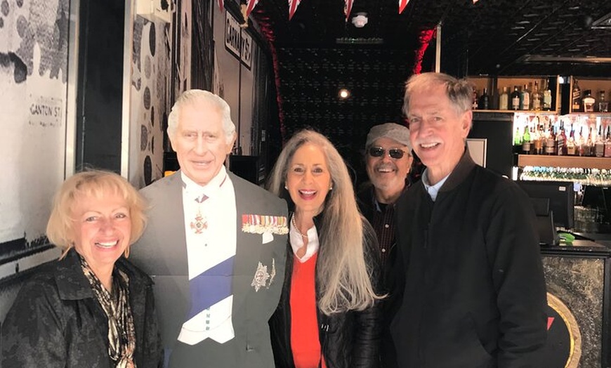 Image 2: Private London Pub Tour in Iconic London Taxi