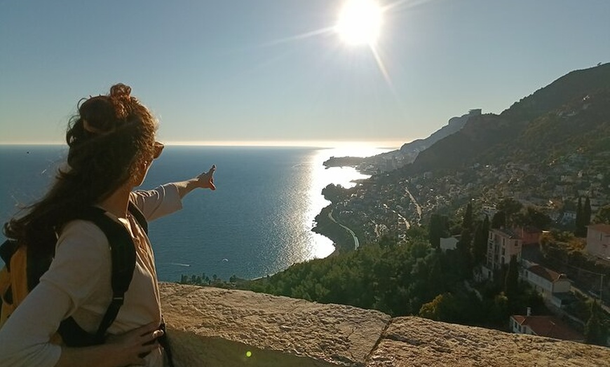 Image 2: Roquebrune & château Grimaldi : village perché - Tour à pied