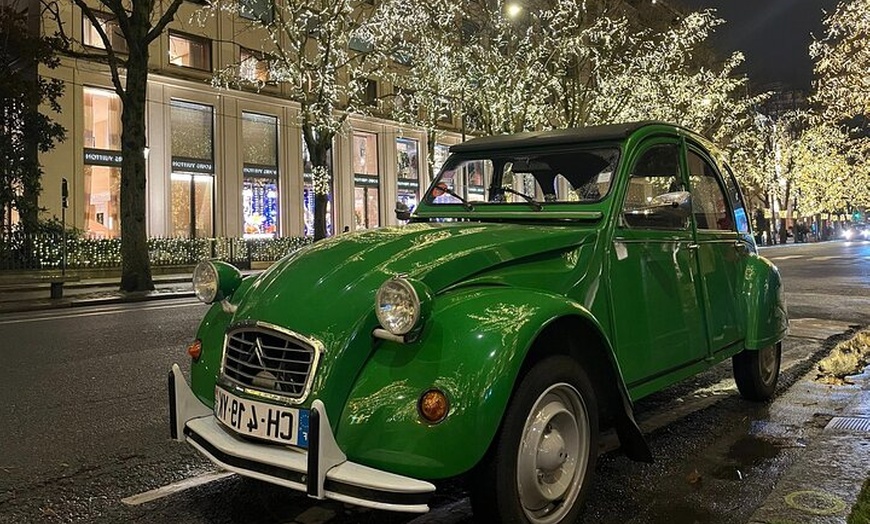Image 1: Visite privée : visite en 2 CV des Champs-Élysées à Paris