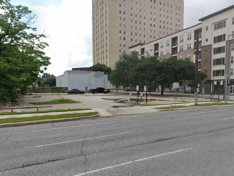 Parking at 1611 Caroline St. Lot