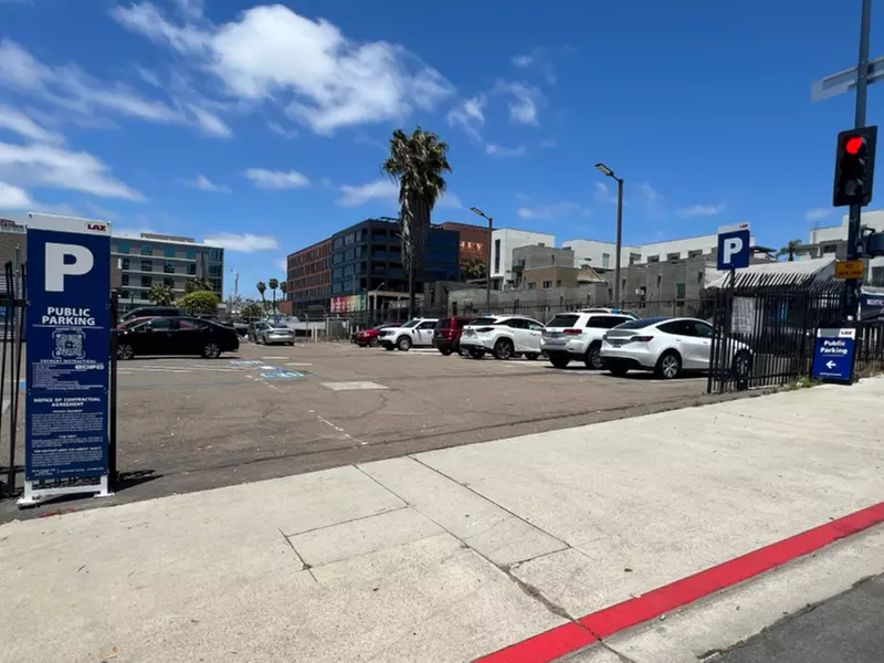 Parking at 917 W. Grape St. Lot - Primary Image