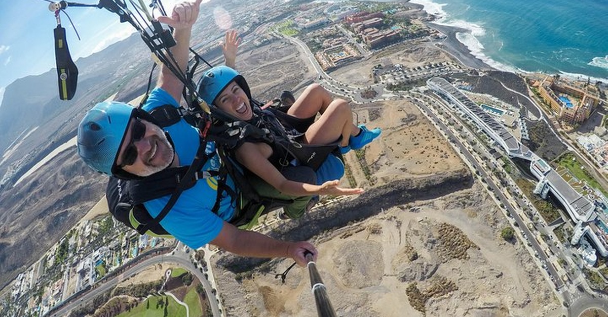 Actividad de parapente en Costa Adeje, Tenerife