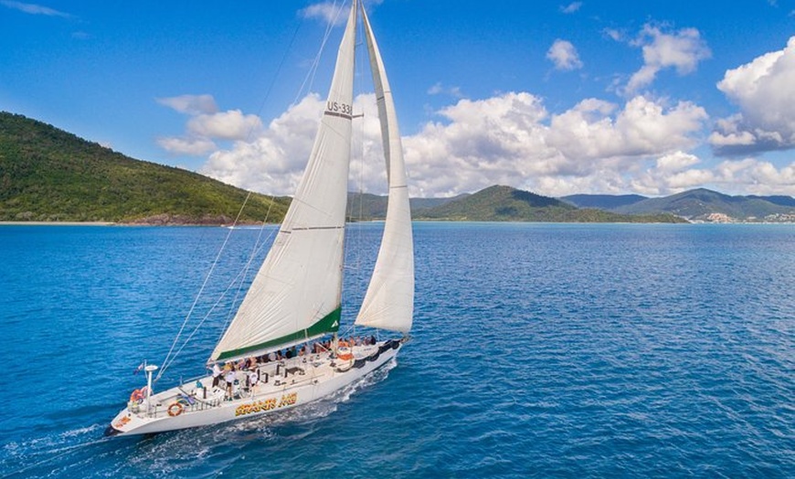 Image 1: 2-Night Whitsundays Sailing Cruise incl. Whitehaven Beach & Great B...