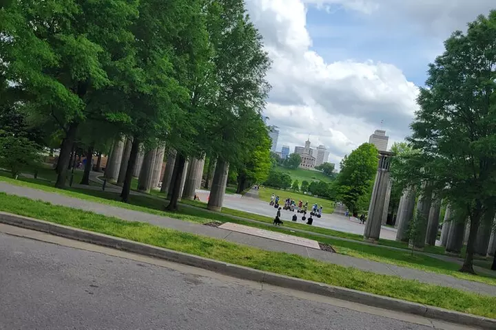 Small-Group Sightseeing Driving Tour of Nashville