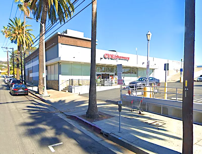 Parking at [SQ85] 864 N. Swarthmore Ave. Lot