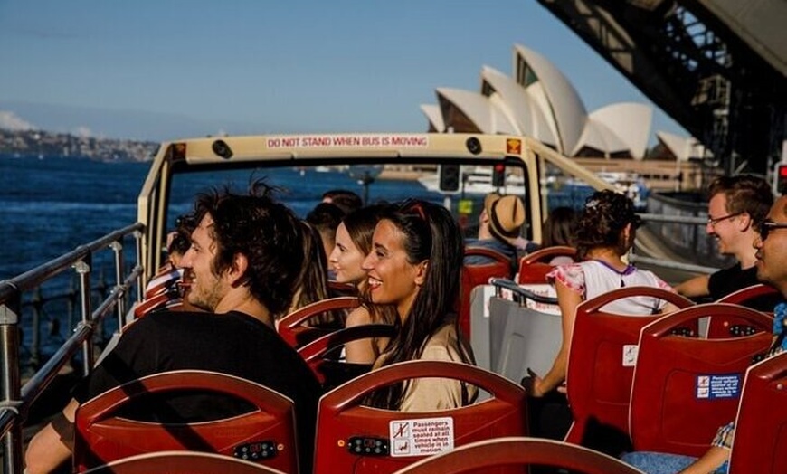 Image 2: Blue Mountain Tour with Hop on and Hop Off Bus