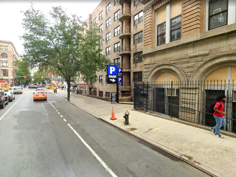 Parking at Select Garages - Liam Garage - Primary Image
